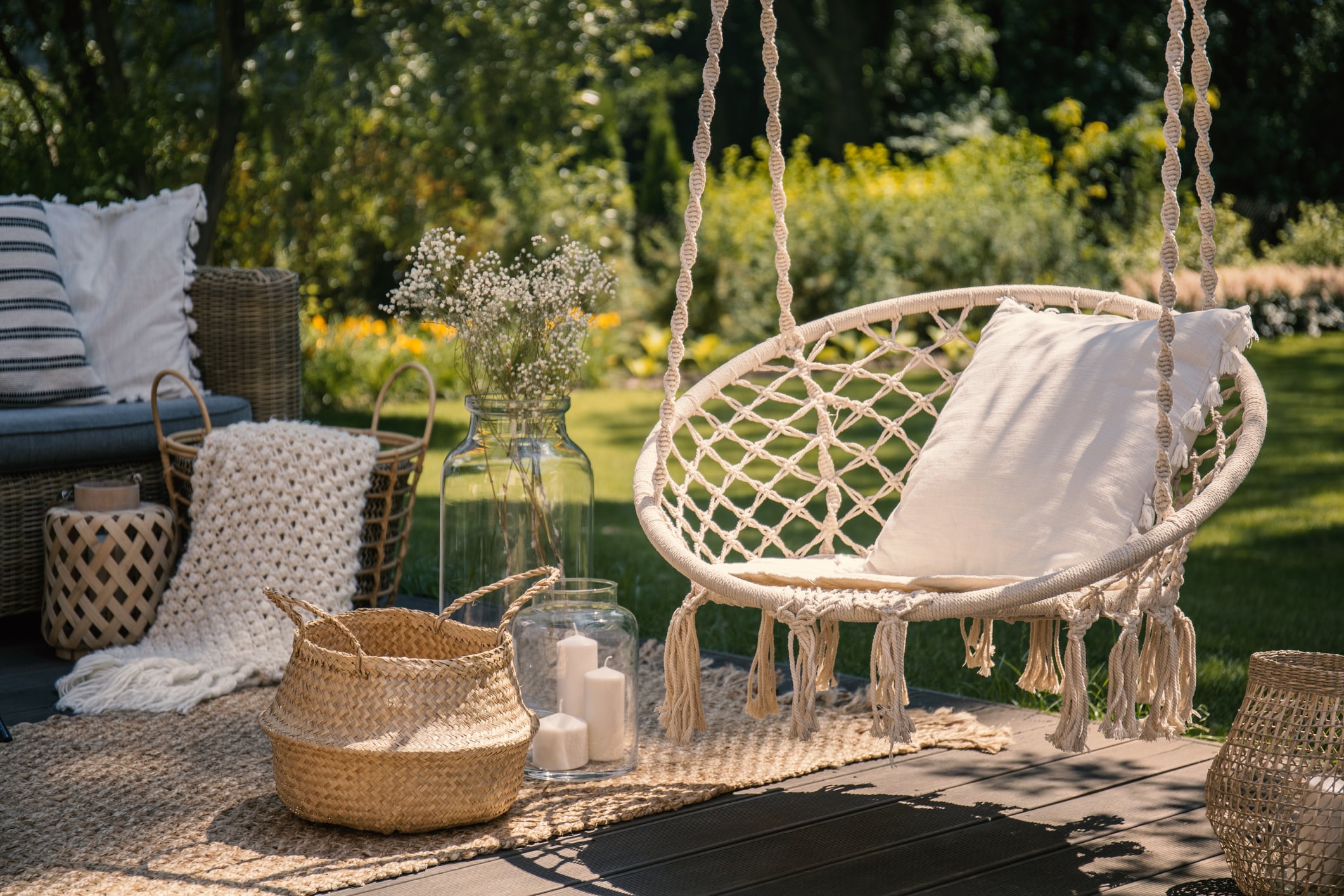 Gezellige tuin met accessoires