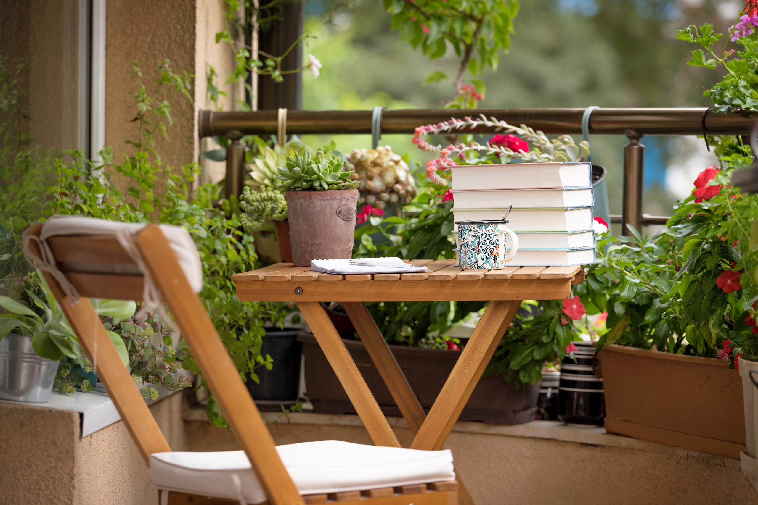Klein balkon inrichten met planten